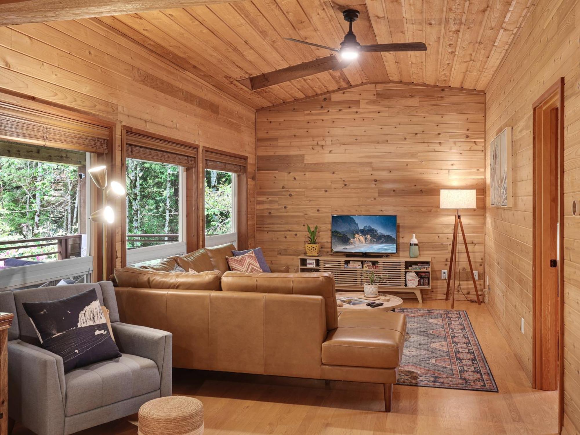 Woods Waves: Luxury Coast Cabin King Beds Pets Tillamook Exterior photo