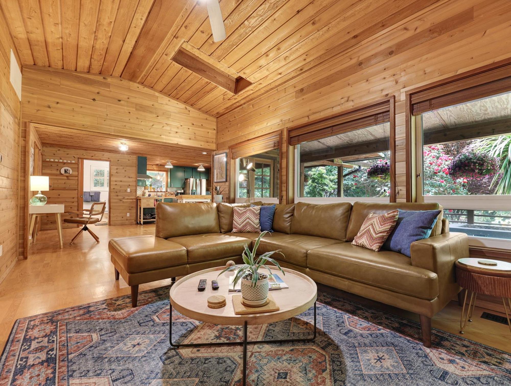 Woods Waves: Luxury Coast Cabin King Beds Pets Tillamook Exterior photo